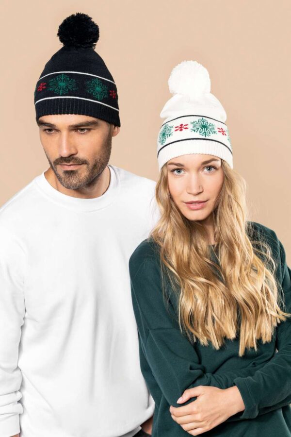 BEANIE WITH CHRISTMAS PATTERNS