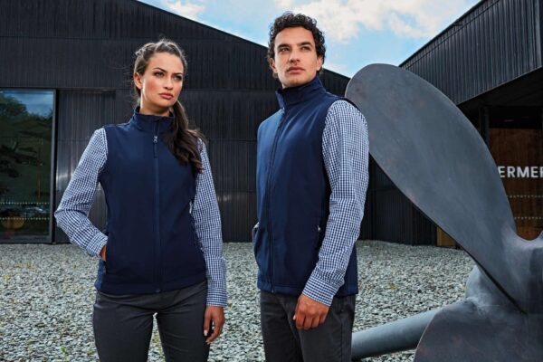 MEN’S WINDCHECKER® PRINTABLE & RECYCLED SOFTSHELL GILET
